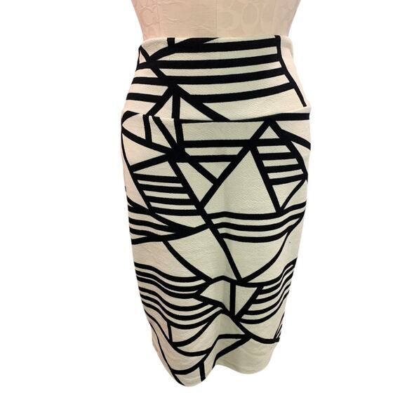 Small LulaRoe Cassie Pencil Skirt Geometric Ivory Black - Picture 2 of 7